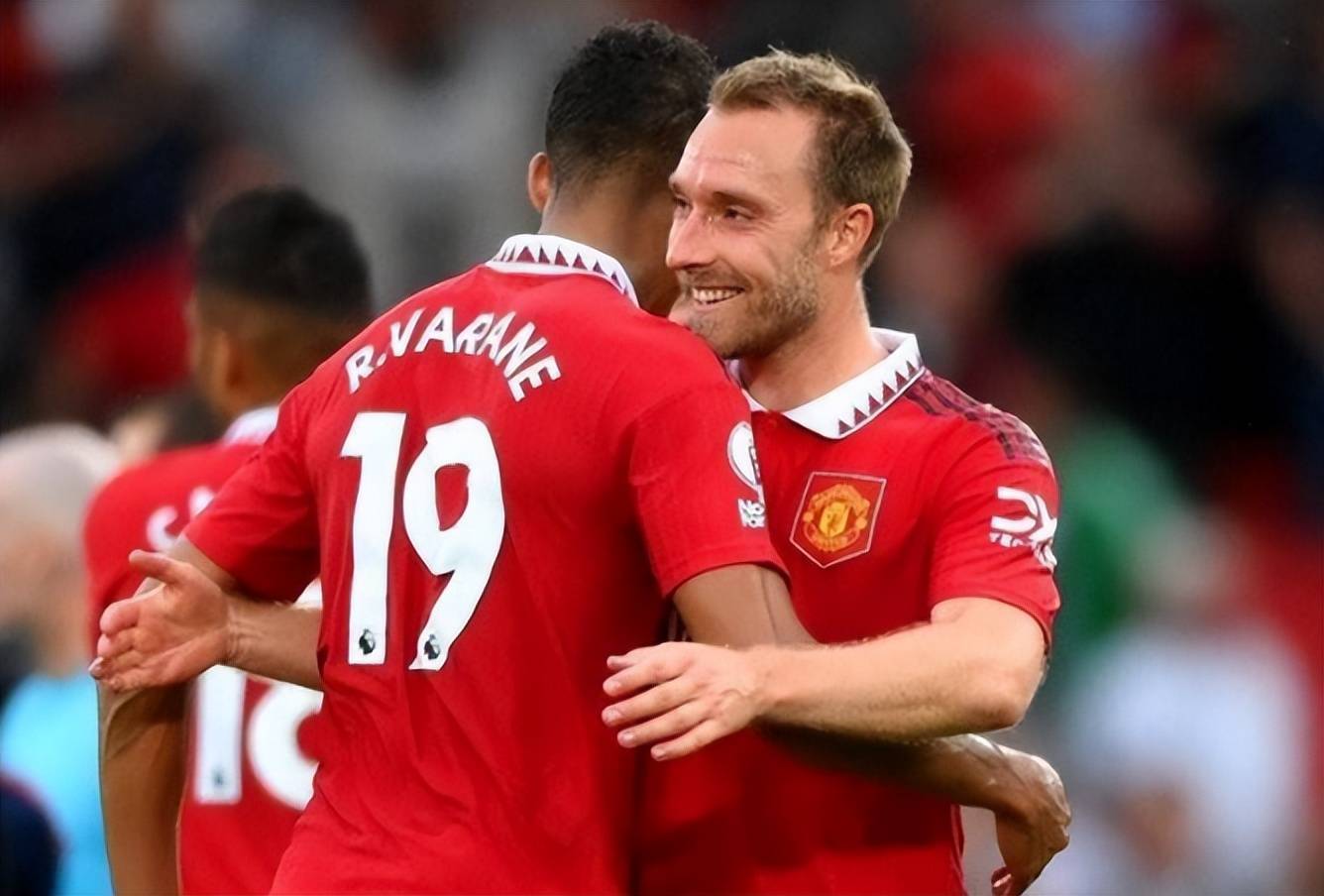 leyu乐鱼体育-曼联主场顽强击败对手，重振士气