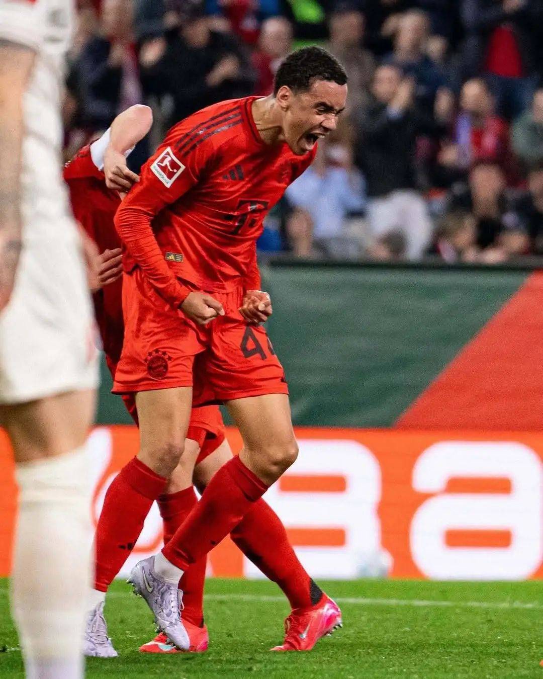 乐鱼官方网站-奥格斯堡客场逼平沃尔夫斯堡，苦战不下舍命一搏