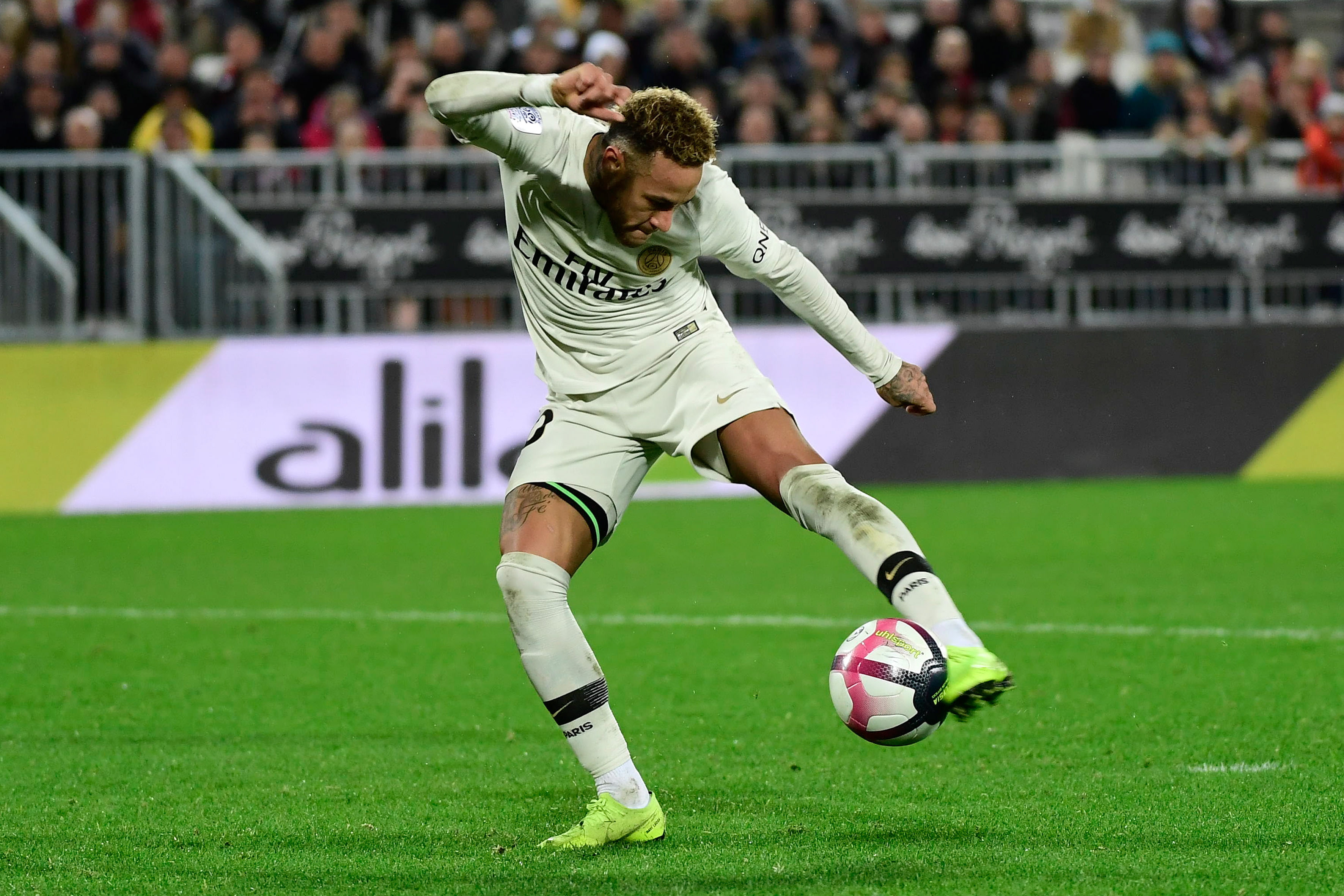 乐鱼体育在线娱乐-波尔多在客场战平尼斯，实力不减