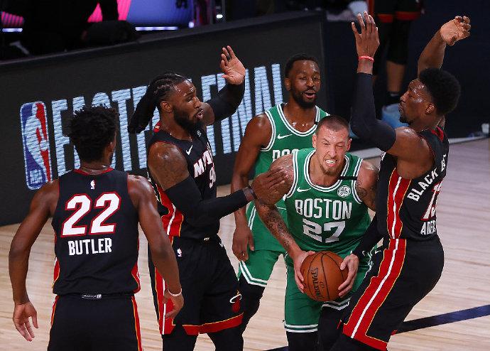 绿军客场战胜老鹰,取得关键胜利 绿军客场战胜老鹰,取得关键胜利