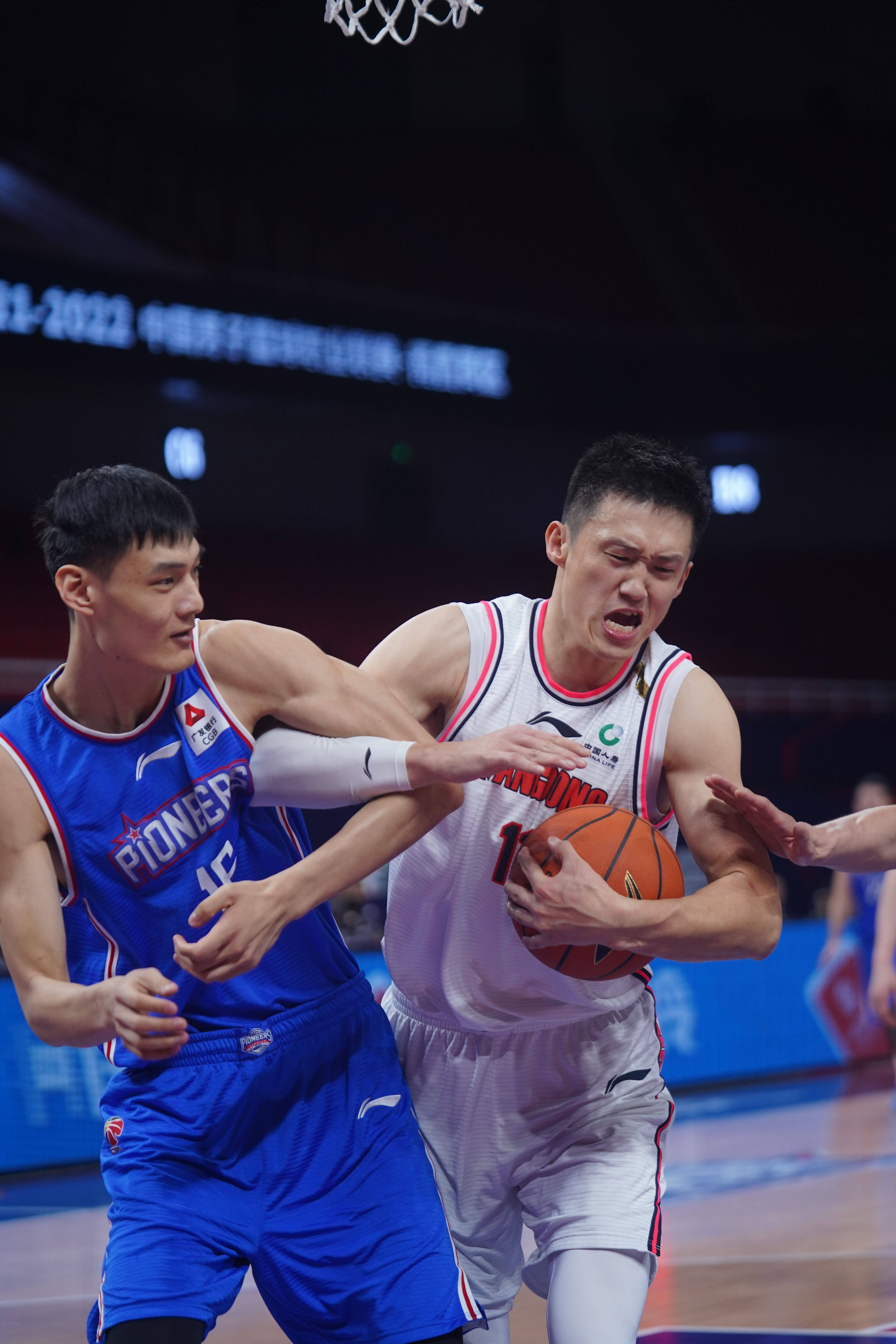 中国篮球赛场上球员技压群雄