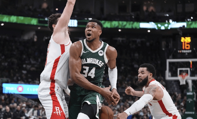 火箭队迎战雄鹿队致命三分球成最大利器