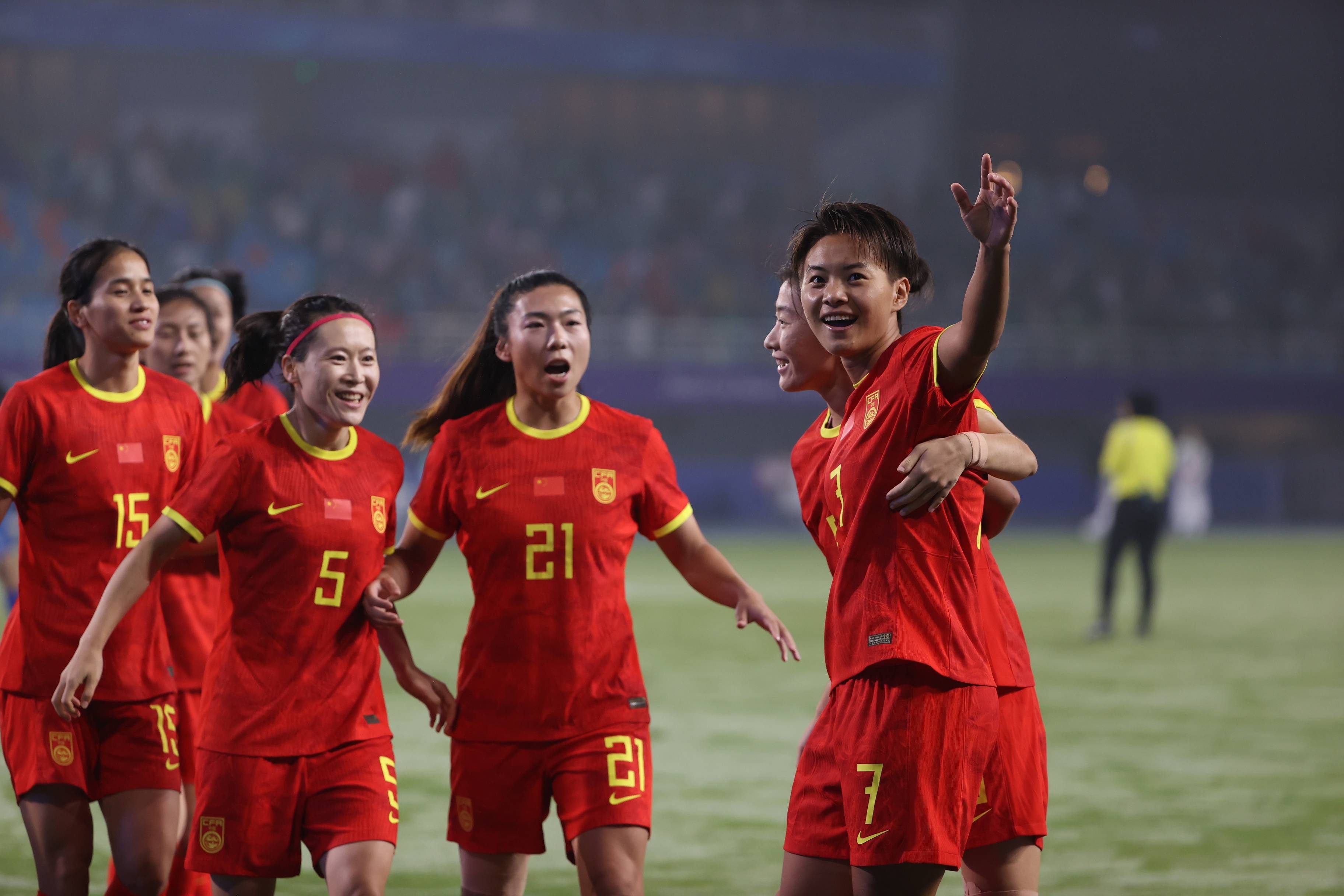 关于紧张角逐：国内女足精英队伍争夺胜利的信息